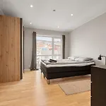 Modern Penthouse With Views In