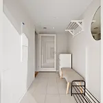 Modern Penthouse With Views In דירה