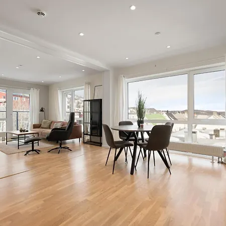 Modern Penthouse With Views In *