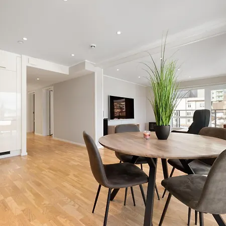 Modern Penthouse With Views In *
