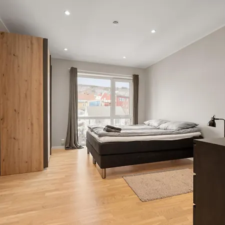 Modern Penthouse With Views In