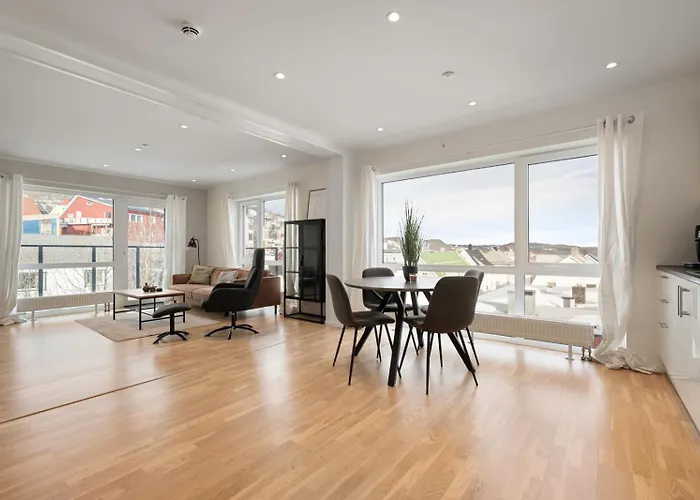 Modern Penthouse With Views In *