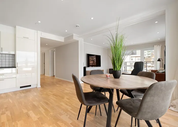 Modern Penthouse With Views In *