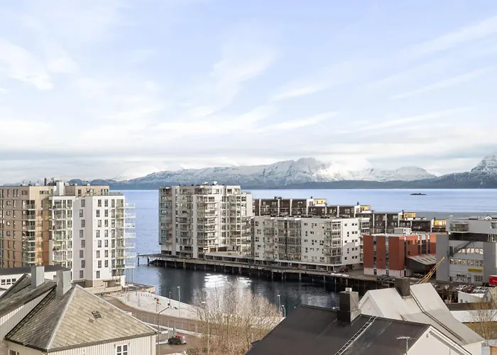 Modern Penthouse With Views In 公寓