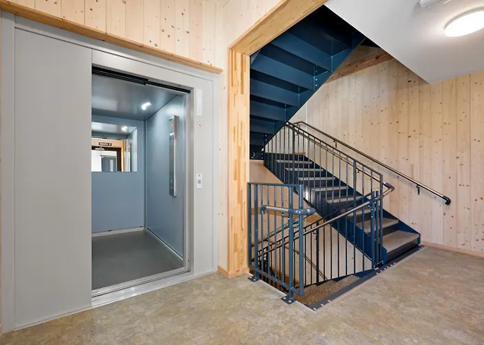Modern Penthouse With Views In 哈尔斯塔